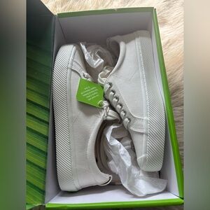 Cariuma Off-White Canvas Sneakers